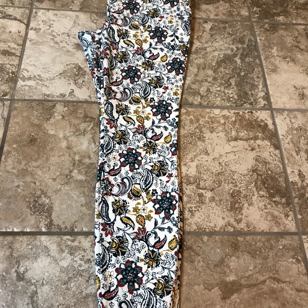 Crop Pants - Picture 2 of 11